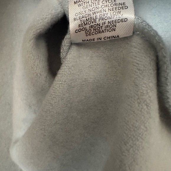 GRAYSON THREADS “eat good feel good” Large Crew Neckline Sweatshirt BNWT - Picture 7 of 8